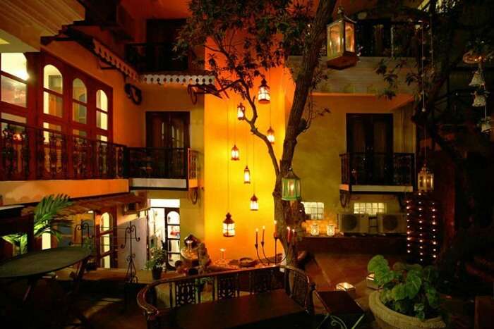 A: The well-decorated outer courtyards of Shanti Morada
