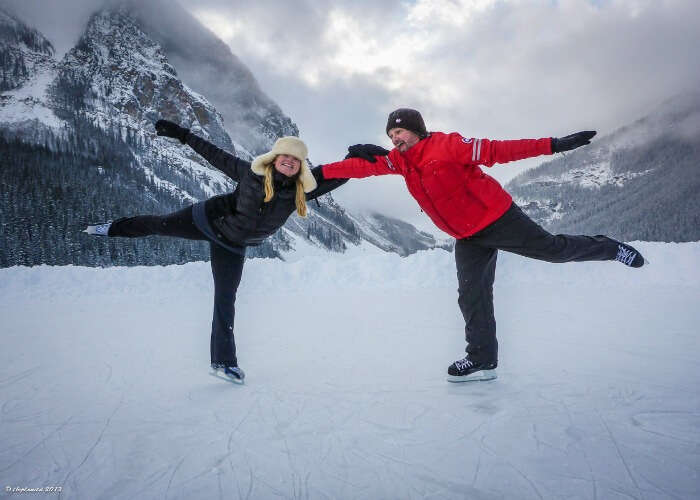 Skate on the smooth sheet of ice in Manali with your bae