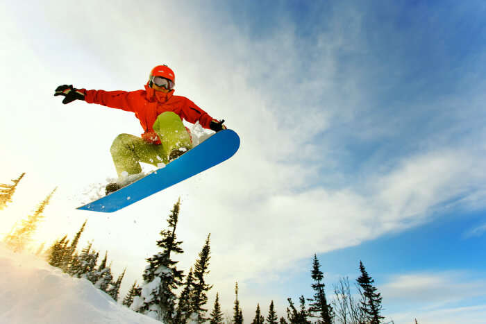 Feel the thrill of snowboarding in Manali