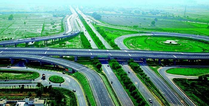 The newly built and smooth Yamuna Expressway is perfect for a road trip to Agra