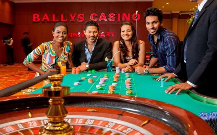 People enjoying at Bally’s Casino in Colombo