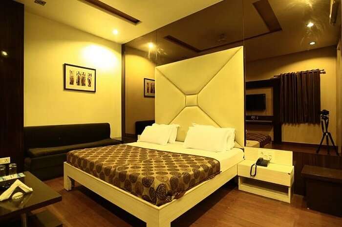 A contemporary room at the Hotel Harmony in Ajmer