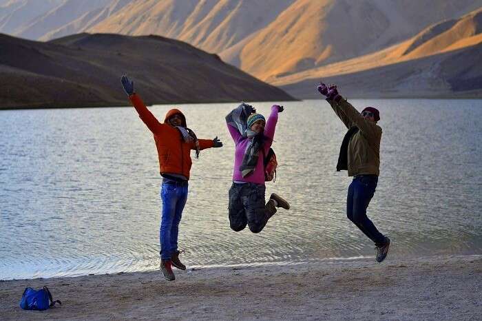 Avni and her friends at Chandratal Lake