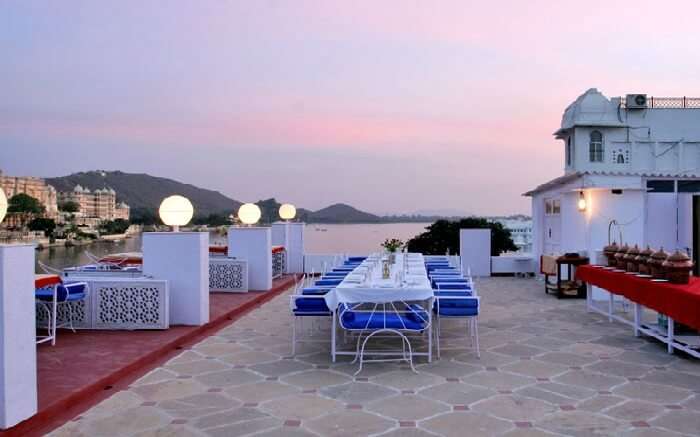 Alfresco dining area of Lake Pichola Hotel - one of the best budget hotels in Udaipur