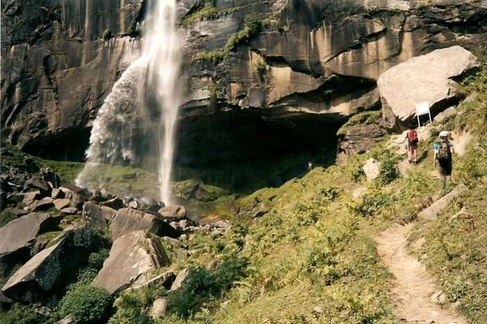 The free flowing Rahala waterfalls near Rohtang