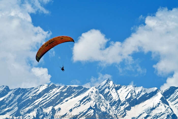 Paragliding at Rohtang Pass