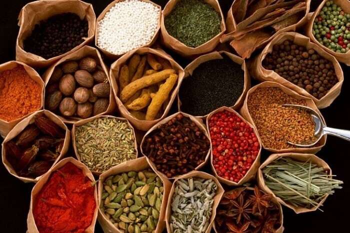 The various spices that are popular things to buy while shopping in Kerala