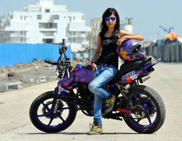 anam hashim with her bike
