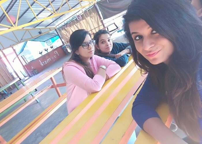 Tanisha and her friends in Lansdowne clicking a selfie