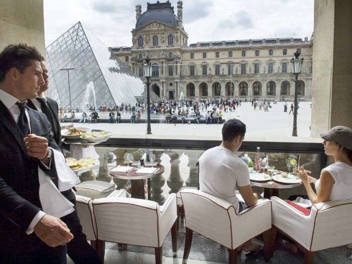 don't dine near a major tourist spot as it will be expensive and not good in quality