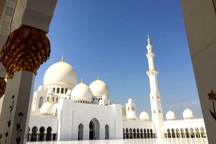 The beautiful mosque of Abu Dhabi