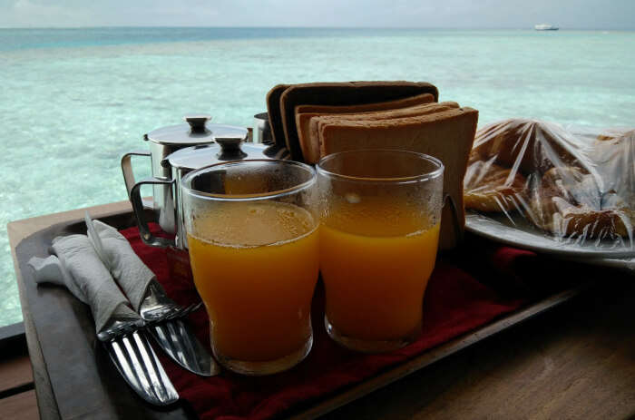 kishor & wife breakfast in maldives
