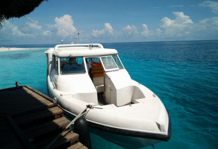 kishor & wife arriving in maldives on speed boat