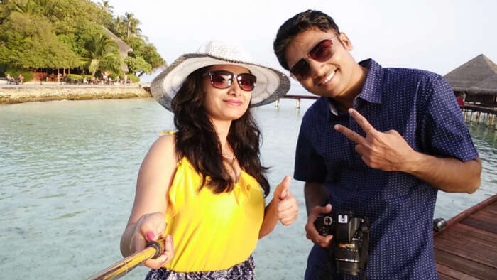 kishor & his wife taking selfie on honeymoon in maldives