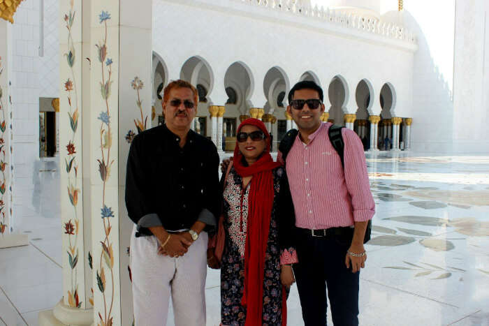 Checking out the jaw dropping tracery of the Sheikh Zayed Mosque