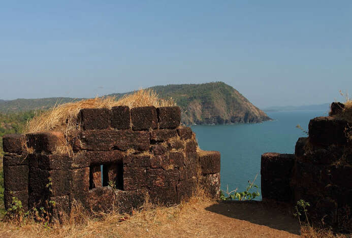 hang out at the cabo de rama fort