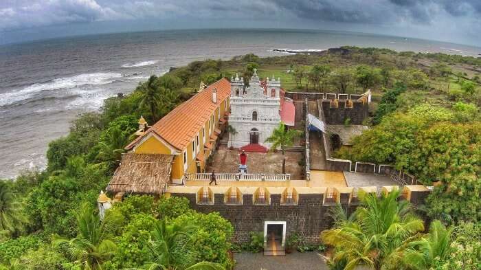 check out splendid Fort Tiracol in goa