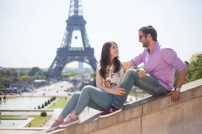 Honeymoon couple in paris