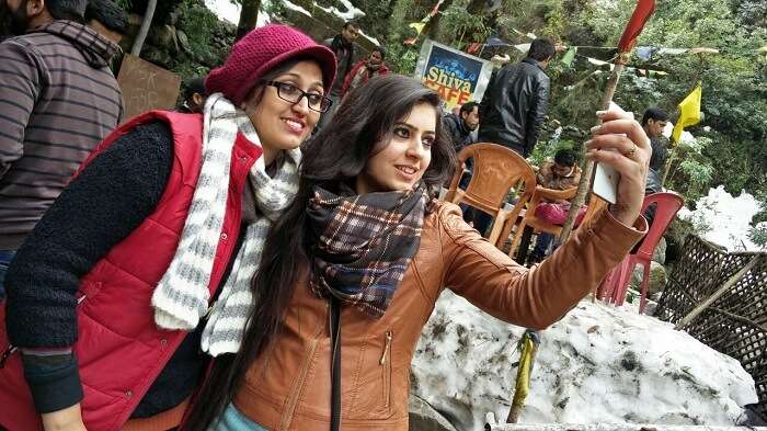 Girls clicking travel selfie in Dalhousie