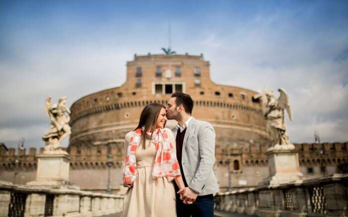 A couple in front of Castel Sant'angelo