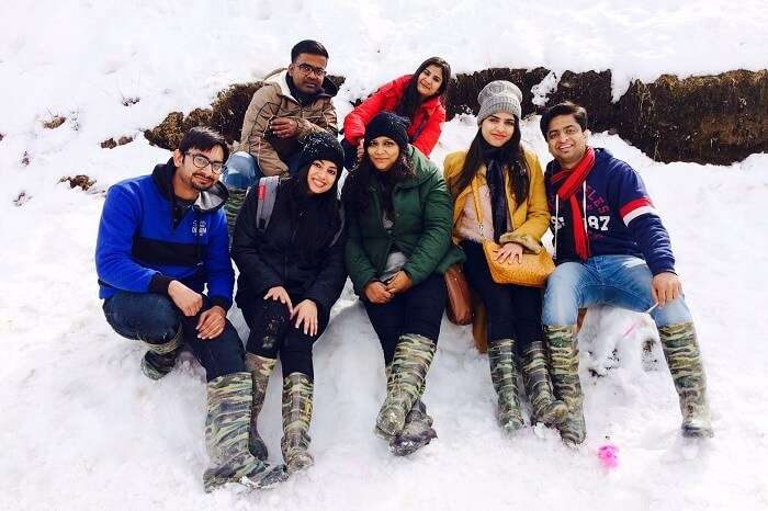 group photo at snow point kufri