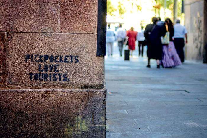 pick pocket love tourists graffiti on wall