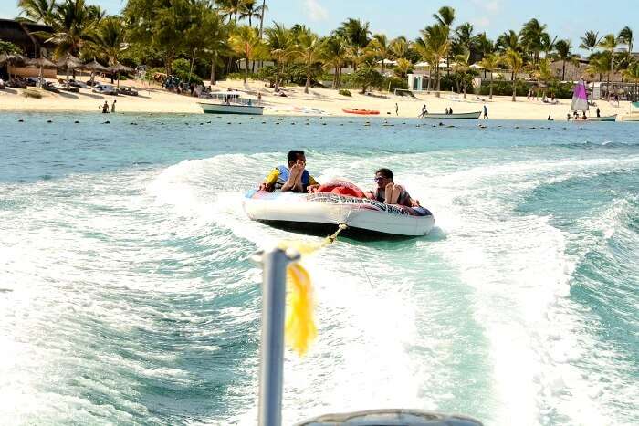 Speed boat ride at the Ile aux Cerfs