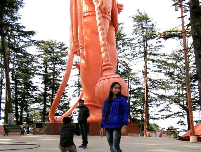 Solo traveler in Jakhoo temple