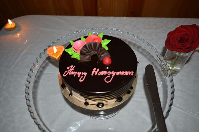 Krishna and her husband cut their anniversary cake in gangtok