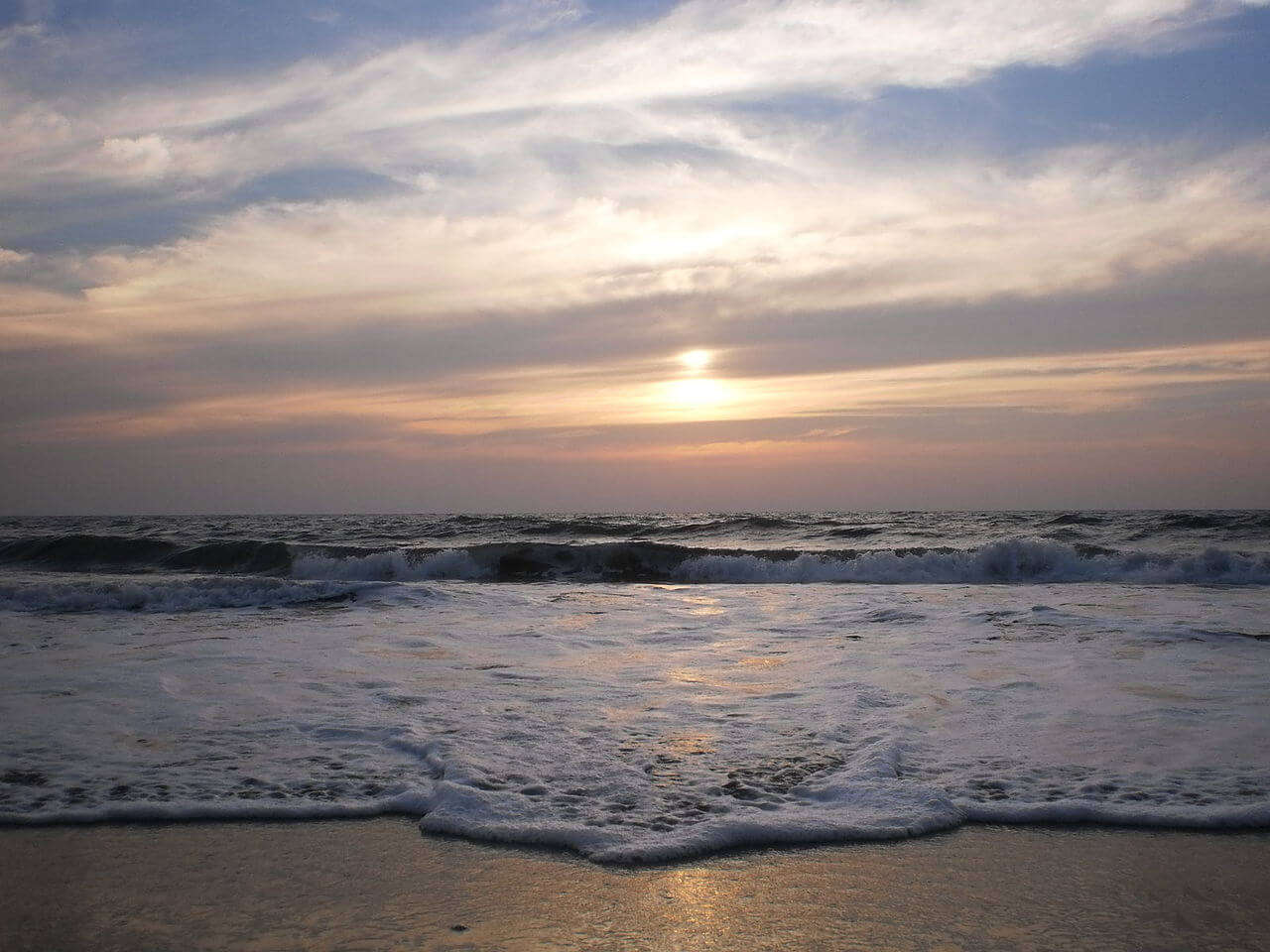 Sunset-at-cherai-beach-in-kerala-india