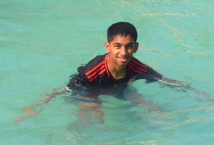 kid enjoying in the pool at jim corbett