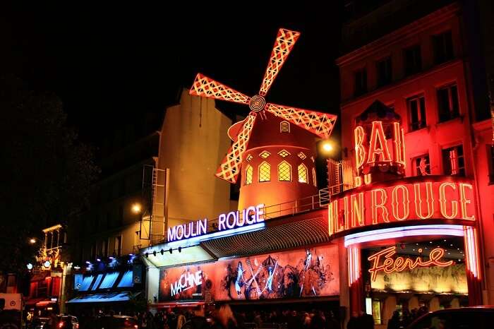 famous cabaret in paris