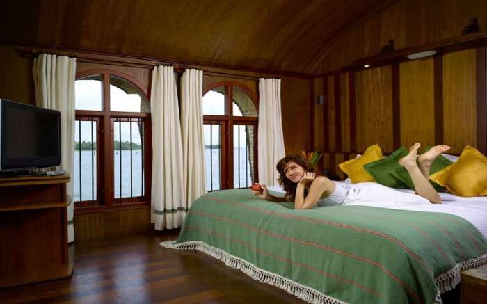 Traveler relaxing in a luxury stay of a Kumarakom houseboatss
