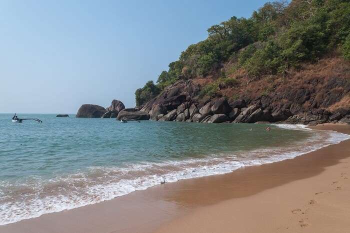 Travelers arriving in a boat at the Butterfly beach in Goa