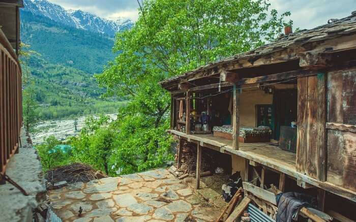 A traditional Himachali house in a Kullu with a beautiful view 