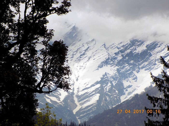 snow clad peaks in himachal