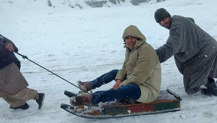 sledge ride in sonmarg
