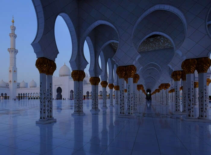 A shot of the Sheikh Zayed Grand Mosque at Blue Hour on a Gulf Photo Plus tour