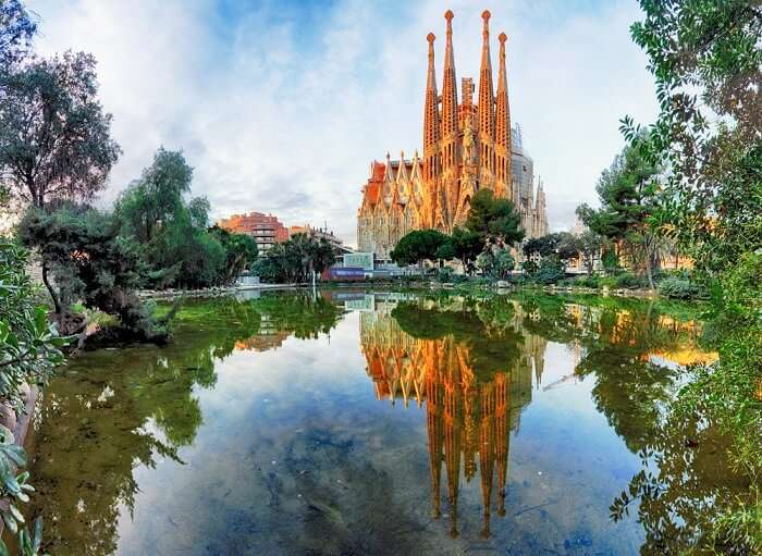 famous cathedral barcelona