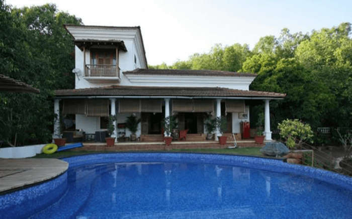 Capella homestay overlooking a swimming pool in Goa