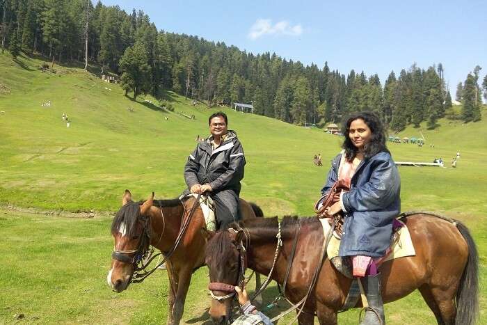 rakesh and his wife take a ride in gulmarg