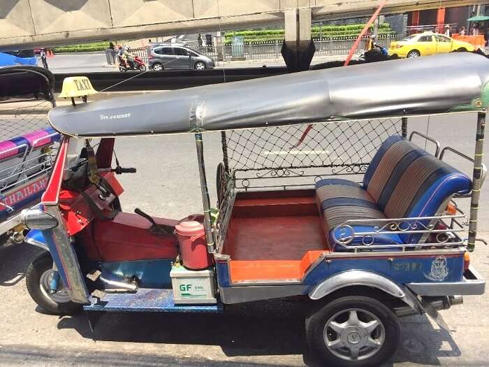 tuk tuk ride in bangkok