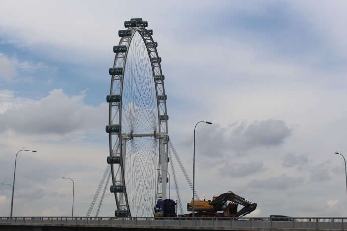 singapore flyer from far