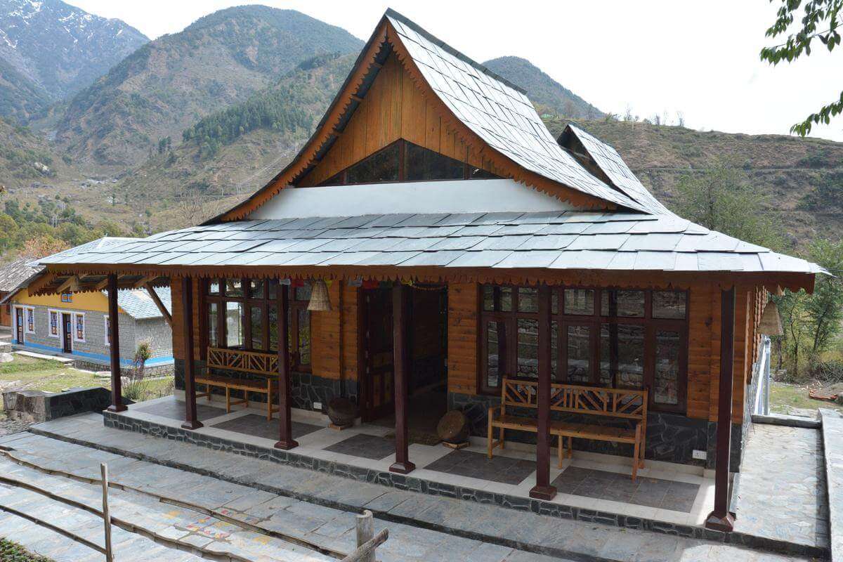 a hut style hotel in Himachal