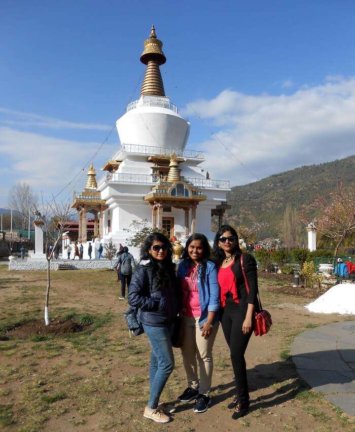 monali and friends near dro dul chorten