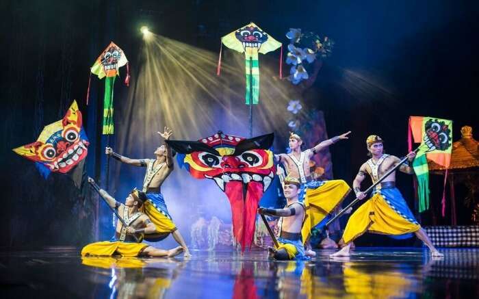 A colourful stage performance of Balinese artists 