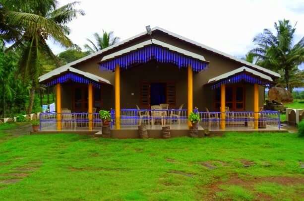 Namanvana Homestay building with a huge lawn