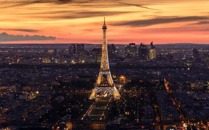 The glittering Eiffel Tower 