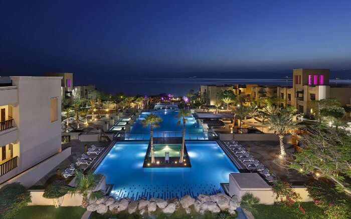 The wonderful pool view of Holiday Inn Resort Dead Sea