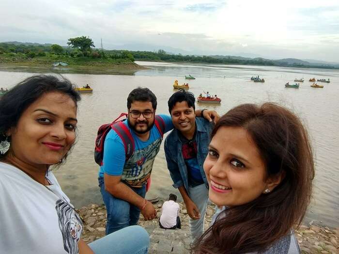 friends on a trip to srinagar